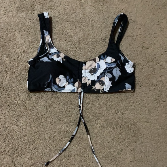 Bathing suits - Picture 6 of 7